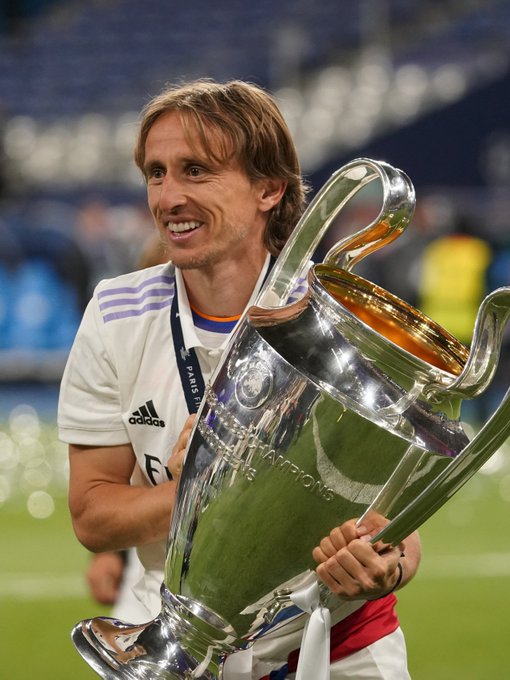 意媒：国米将贝尔纳韦视为未来中场引援人选，已派球探考察