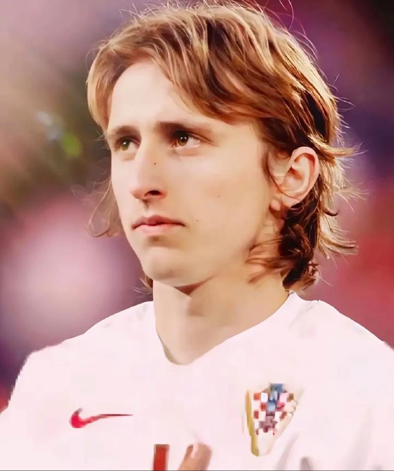 邮报：顺应英超形势，利兹今夏引援注重身体对抗和定位球能力