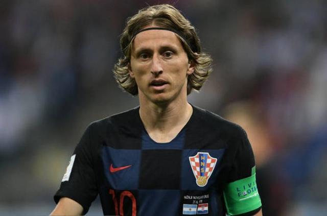 半场战报：热那亚1-1维罗纳，洛伦佐-科隆博建功，拉菲克-贝尔加利破门